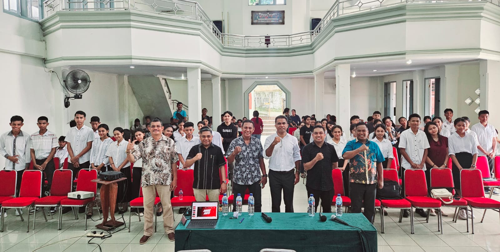 KOMINFO AMBON GANDENG FISIP UNPATTI , SOSIALISASI LITERASI DIGITAL DI JEMAAT SUMBER KASIH